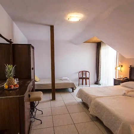 Hotel Rihios